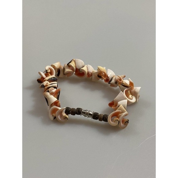 Bracelet Sea Shells Pink Boho Silver Tone Barrel Clasp 8” - Picture 4 of 9